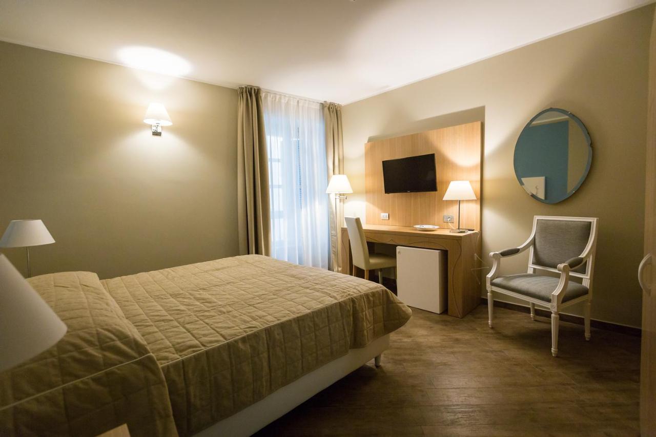 Hotel Monteverde Acqui Terme ภายนอก รูปภาพ