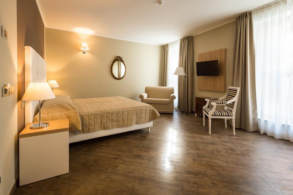 Hotel Monteverde Acqui Terme ภายนอก รูปภาพ