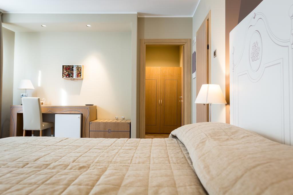 Hotel Monteverde Acqui Terme ภายนอก รูปภาพ