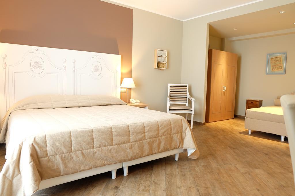 Hotel Monteverde Acqui Terme ภายนอก รูปภาพ
