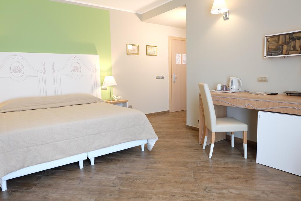 Hotel Monteverde Acqui Terme ภายนอก รูปภาพ