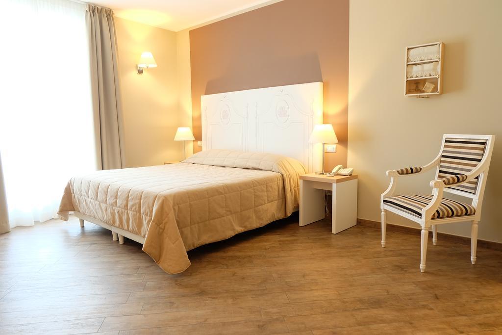 Hotel Monteverde Acqui Terme ภายนอก รูปภาพ