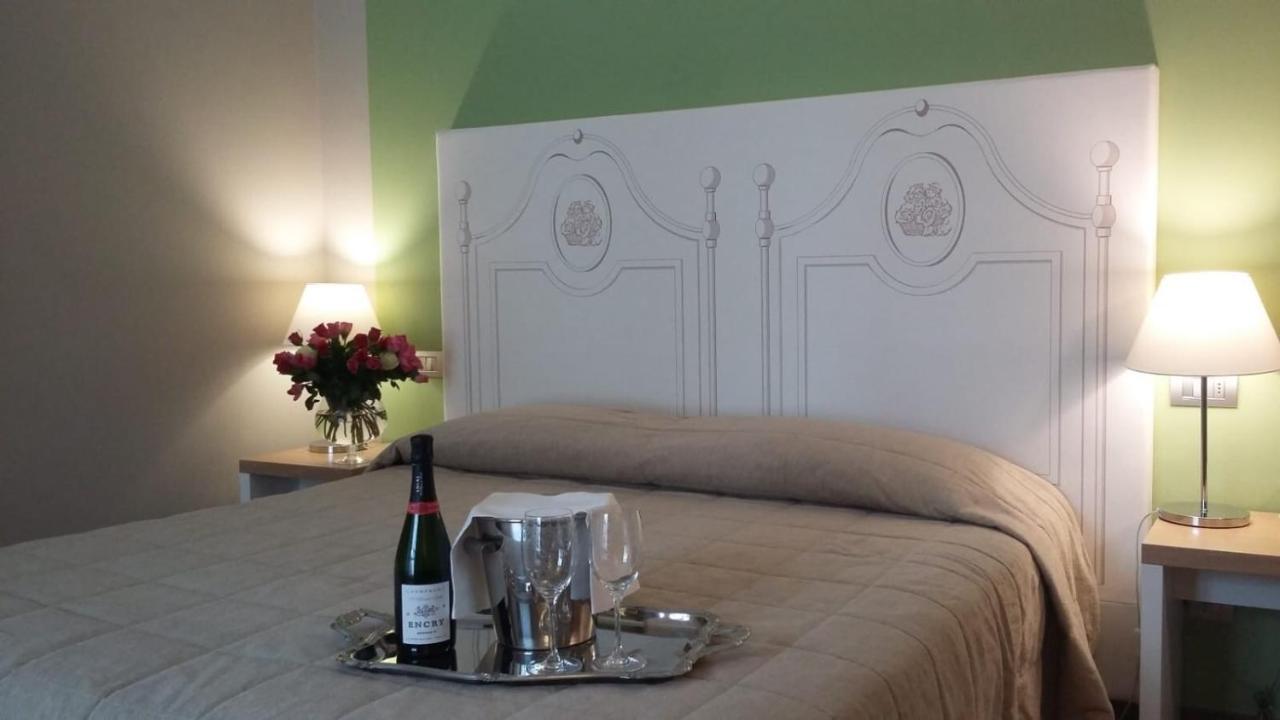 Hotel Monteverde Acqui Terme ภายนอก รูปภาพ